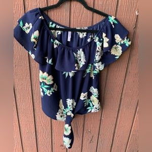 🌸Xhilaration floral top small🌸